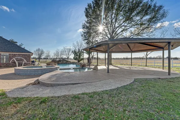 a view of a backyard with sitting area and furniture