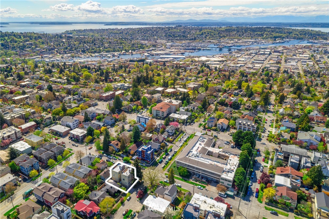 4620 Dayton Avenue North Seattle, WA 98103 - Photo 2 of 10