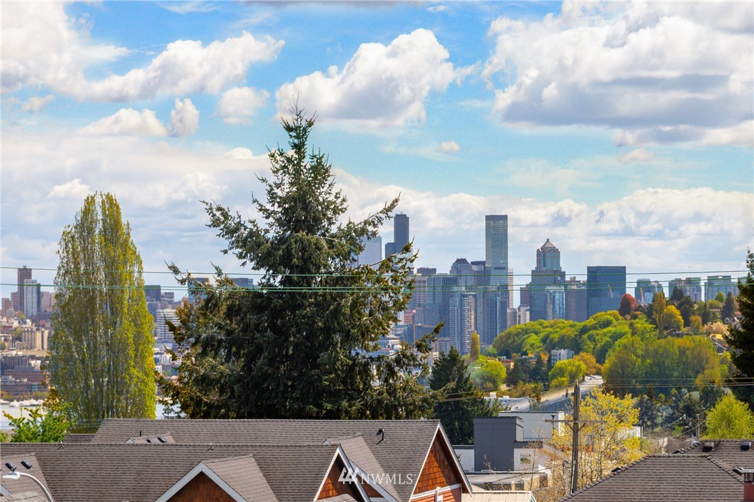 4620 Dayton Avenue North Seattle, WA 98103 - Photo 6 of 10