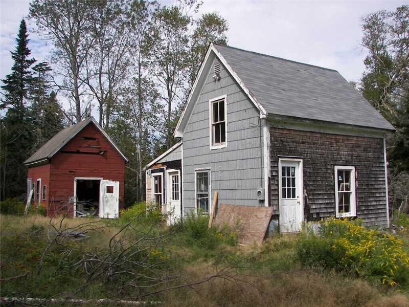 9 Strawson Road Vinalhaven, ME 04863 - Photo 2 of 6 Exterior Front.