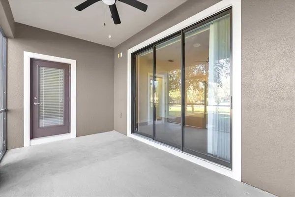 a view of entryway with a ceiling fan