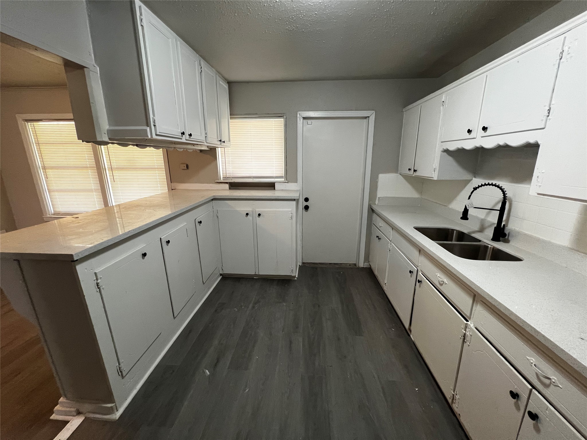 5727 Doolittle Boulevard Houston, TX 77033 - Photo 3 of 14