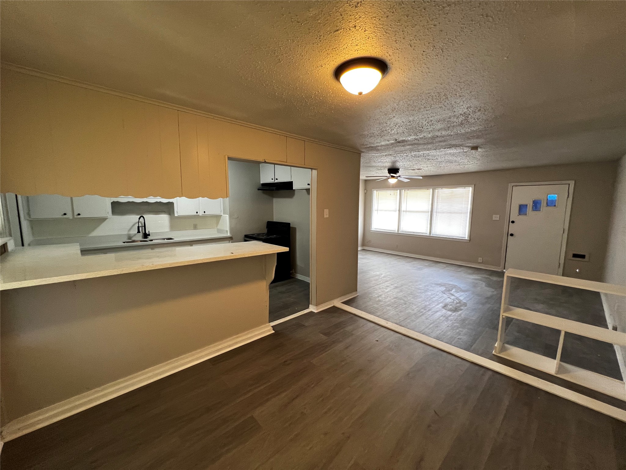 5727 Doolittle Boulevard Houston, TX 77033 - Photo 5 of 14