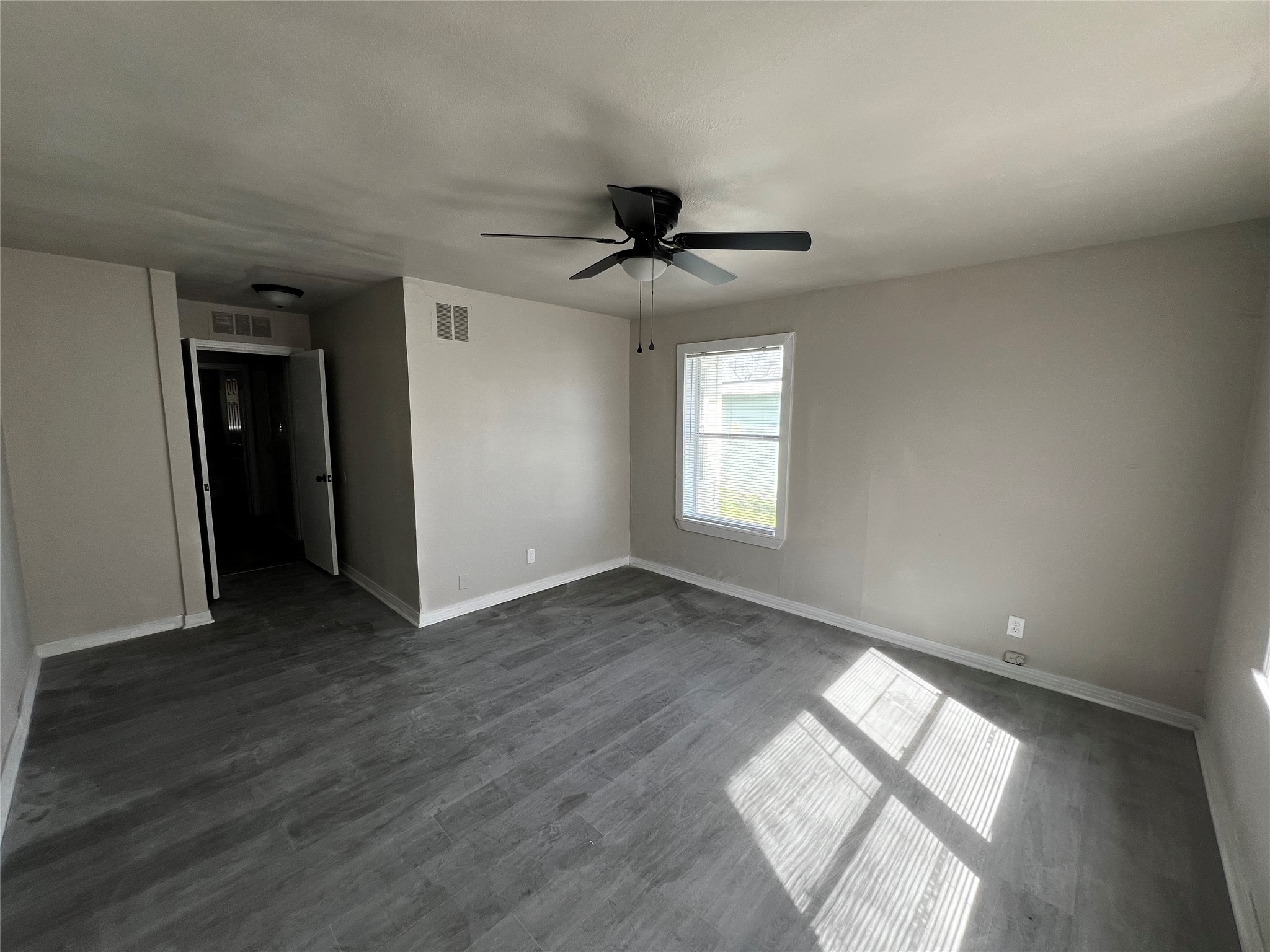 5727 Doolittle Boulevard Houston, TX 77033 - Photo 7 of 14