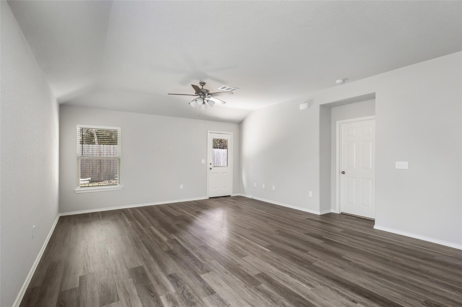 10031 Spring Creek Road Cleveland, TX 77327 - Photo 19 of 28
