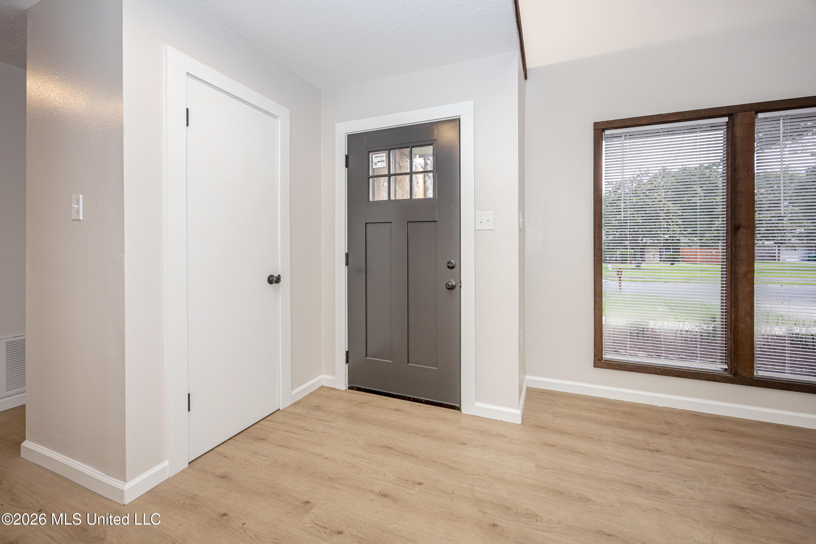106 Booth Circle Ocean Springs, MS 39564 - Photo 11 of 42 IMG_0538