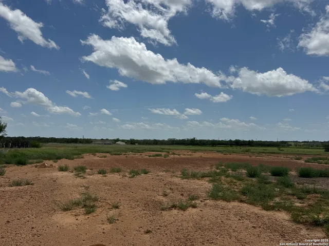 $208,620 | 0 Fm 472, Bigfoot, TX 78005