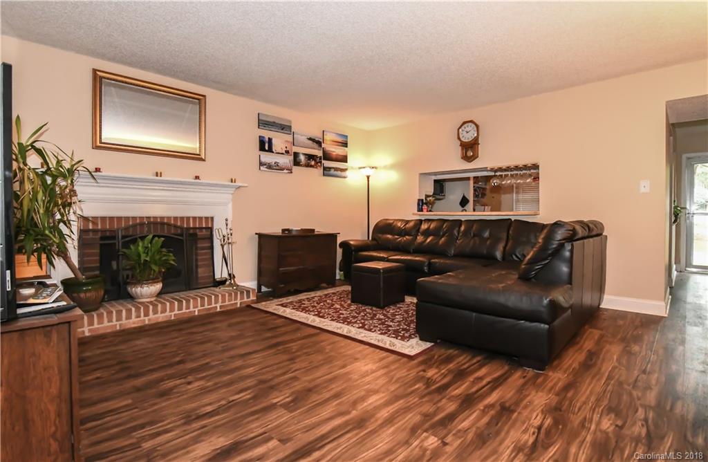 8224 Knights Bridge Road Charlotte, NC 28210 - Photo 4 of 17 Gallery Image 4