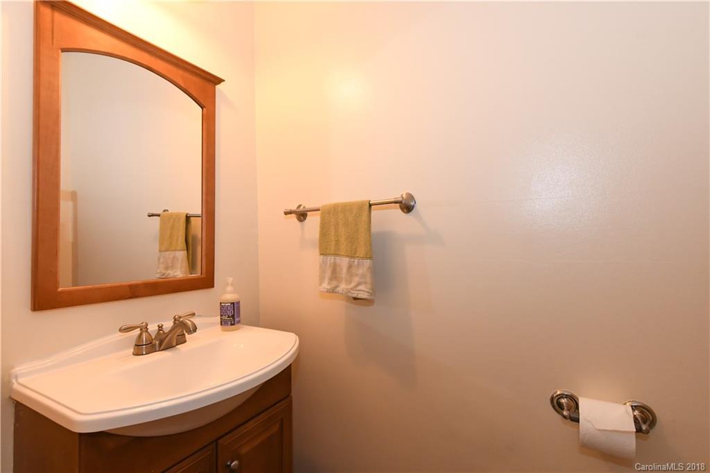 8224 Knights Bridge Road Charlotte, NC 28210 - Photo 9 of 17 Gallery Image 9