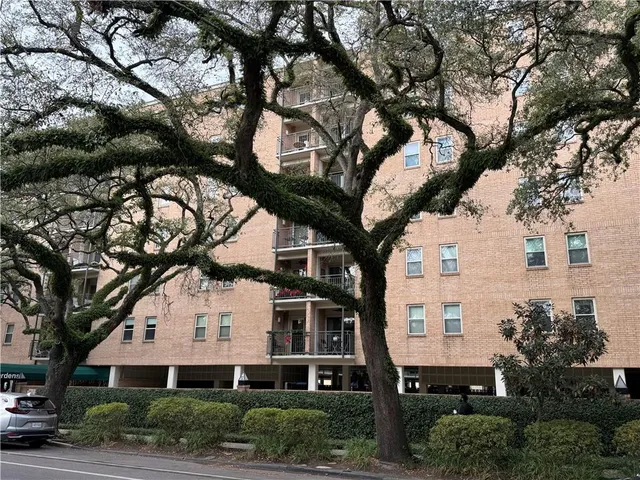 $2,500 | 3915 St Charles Avenue, Unit 604, New Orleans, LA 70115