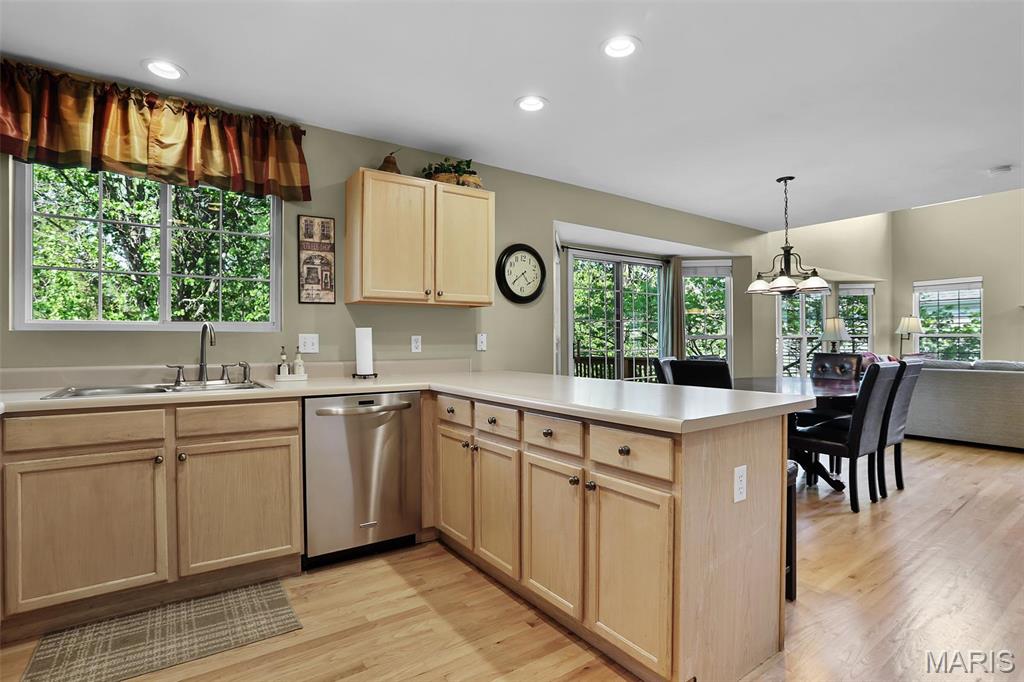 630 Cascade Lk Court Ballwin, MO 63021 - Photo 11 of 30