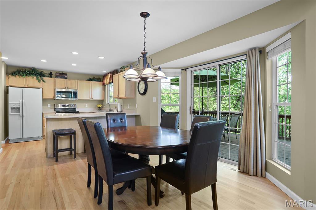 630 Cascade Lk Court Ballwin, MO 63021 - Photo 7 of 30