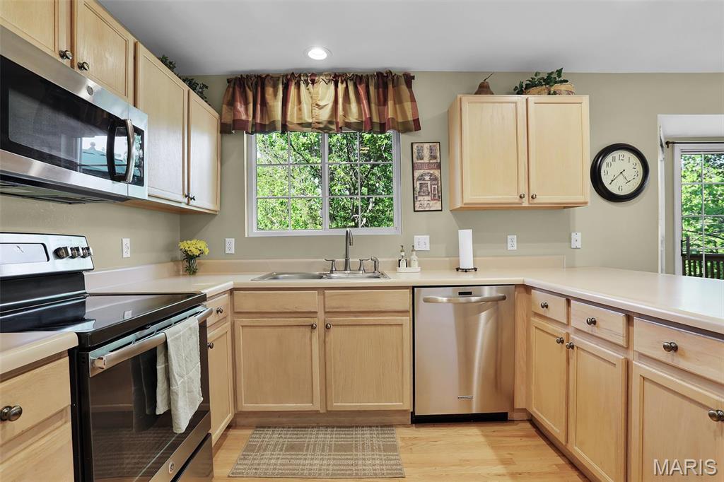 630 Cascade Lk Court Ballwin, MO 63021 - Photo 10 of 30