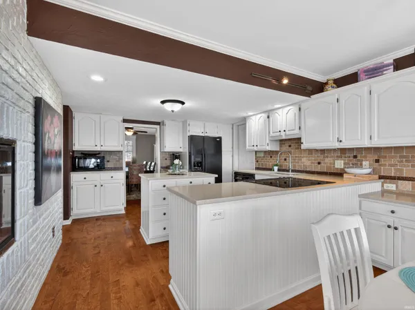 $1,149,000 | 124 North Front Street, Syracuse, IN 46567