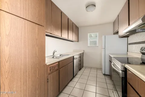 $879,000 | 17859 North 40th Street, Phoenix, AZ 85032