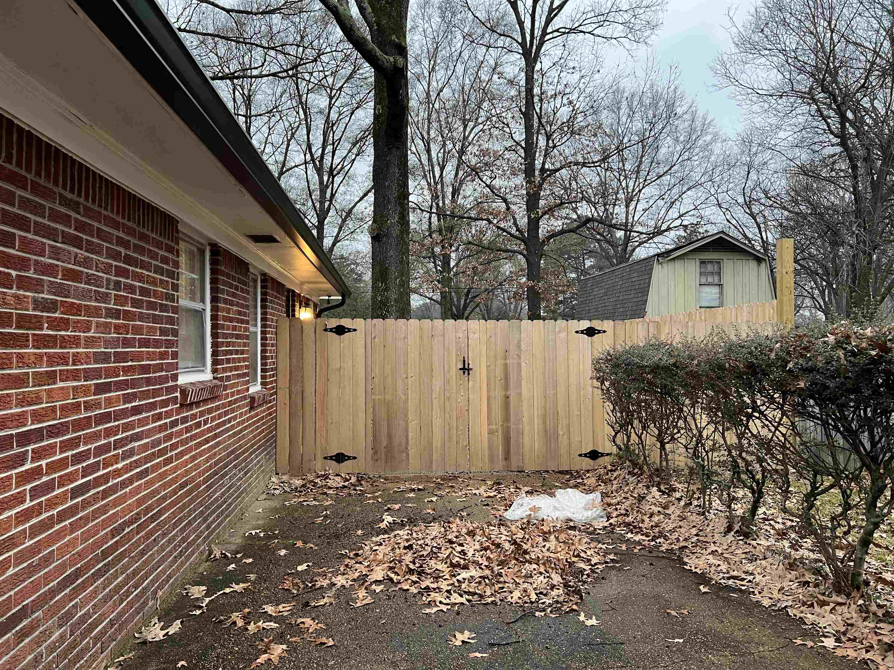1653 Colonial Road Memphis, TN 38117 - Photo 2 of 15 a view of a house with a yard