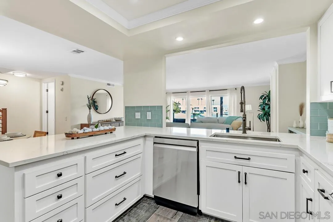 24 Montego Court Coronado, CA 92118 - Photo 16 of 71