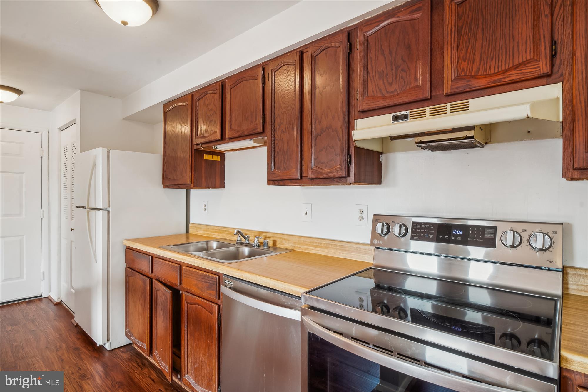 701 Heather Ridge Drive, Unit 16M Frederick, MD 21702 - Photo 6 of 29 Kitchen