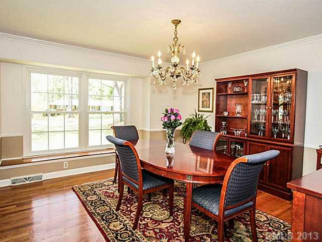 635 Lansdowne Road Charlotte, NC 28270 - Photo 6 of 15 Gallery Image 6
