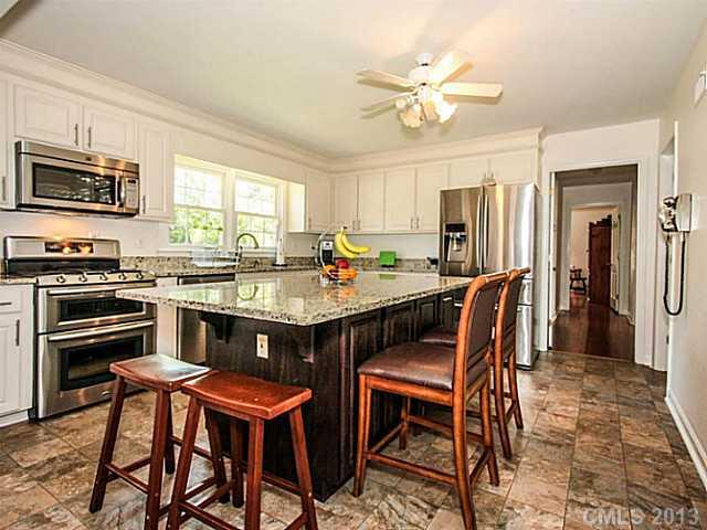 635 Lansdowne Road Charlotte, NC 28270 - Photo 7 of 15 Gallery Image 7
