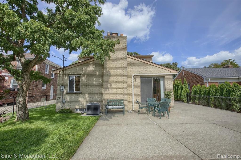 35 Vernier Road Grosse Pointe Shores, MI 48236 - Photo 28 of 38