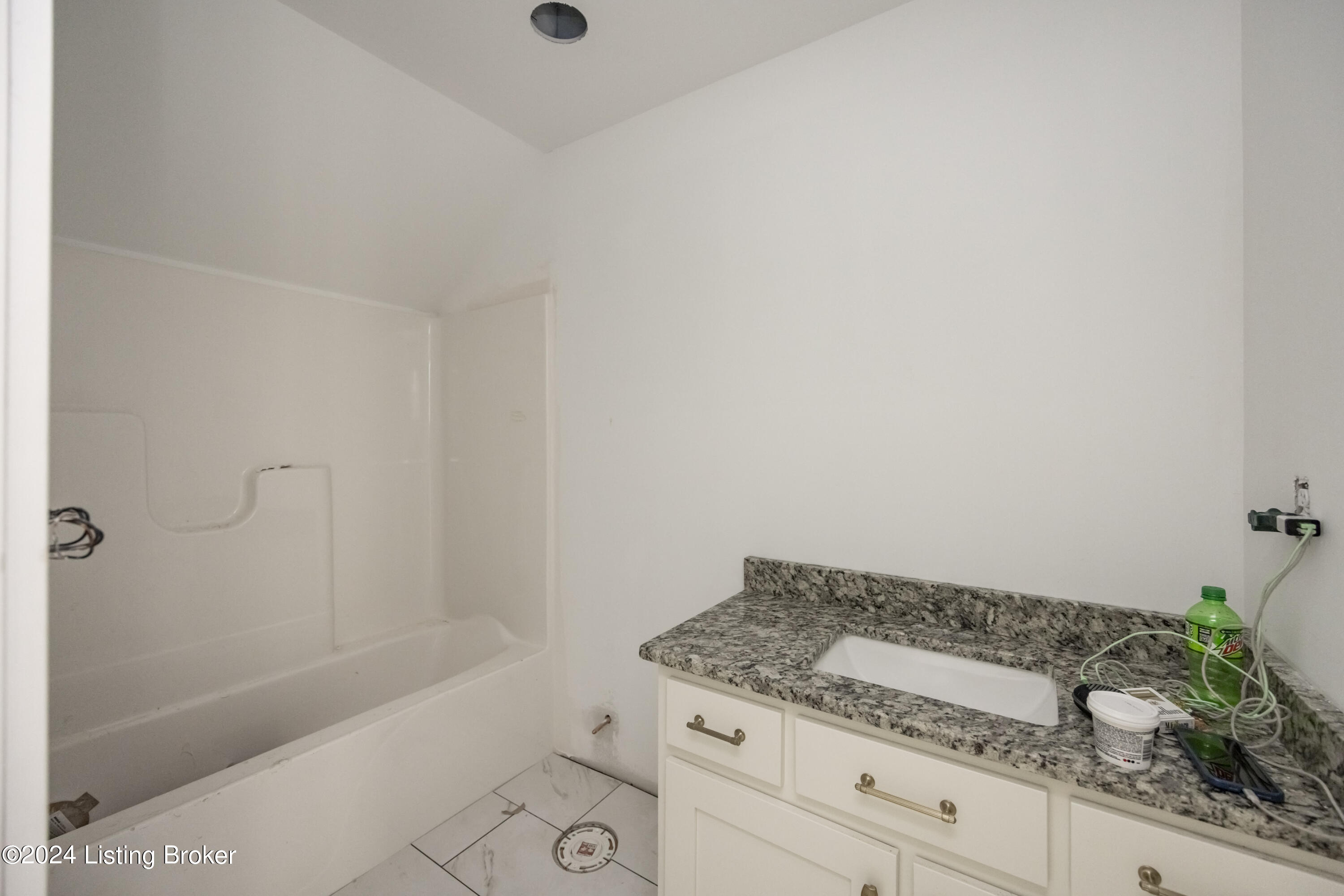 212 Thomas Ridge Bardstown, KY 40004 - Photo 79 of 94 Full Bath second Floor