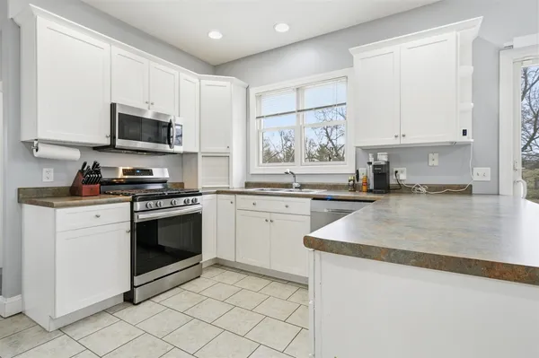 $399,900 | 9821 Gabriel Drive, Bloomington, IL 61705