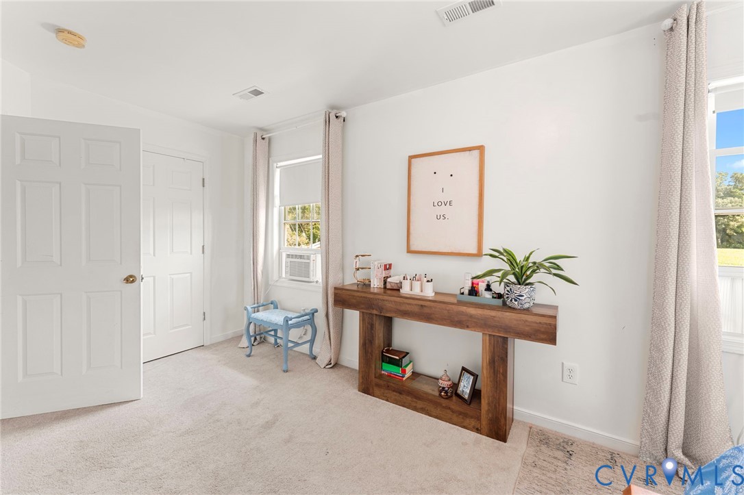 110 Hampton Road Dunnsville, VA 22454 - Photo 20 of 40 a living room with furniture