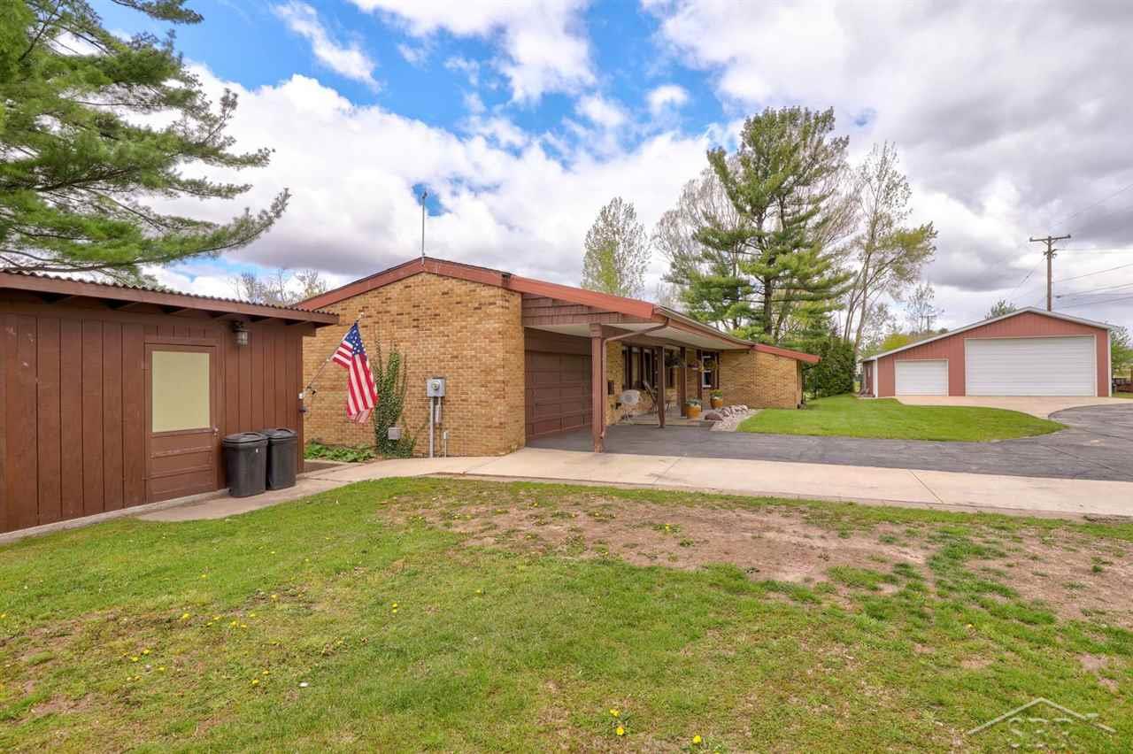 8835 Midland Road Freeland, MI 48623 - Photo 3 of 76 50041696-2.JPG