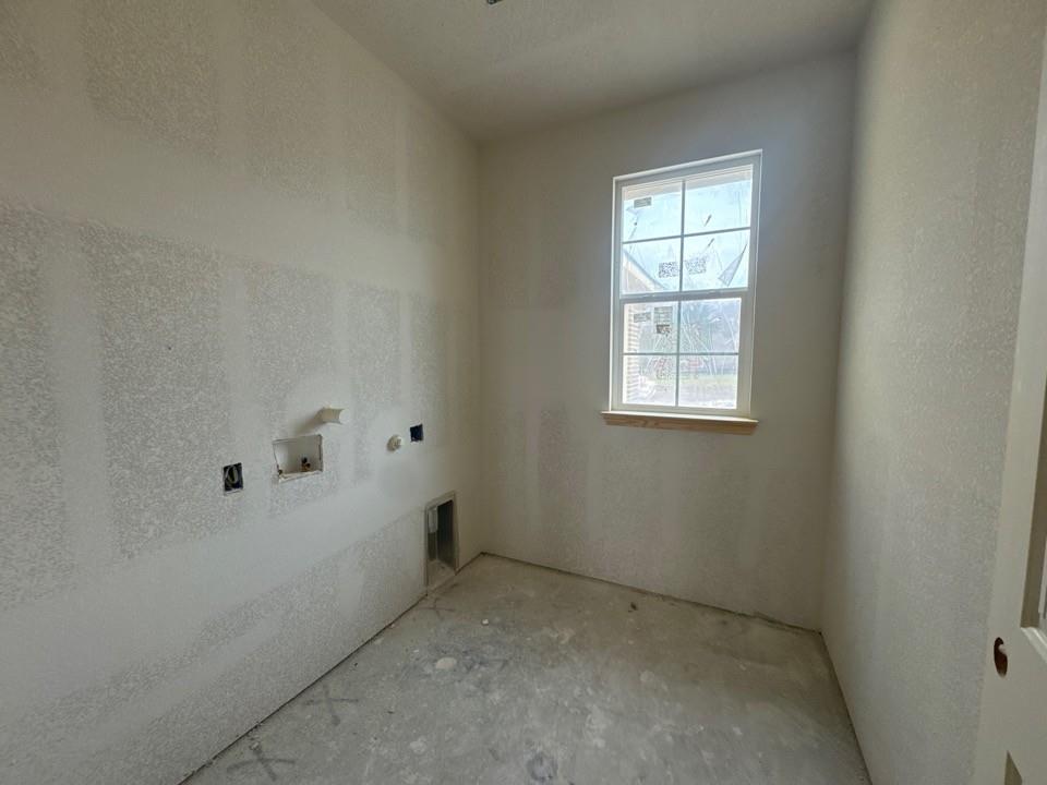 8813 County Road 623 Blue Ridge, TX 75424 - Photo 7 of 20 an empty room with a window