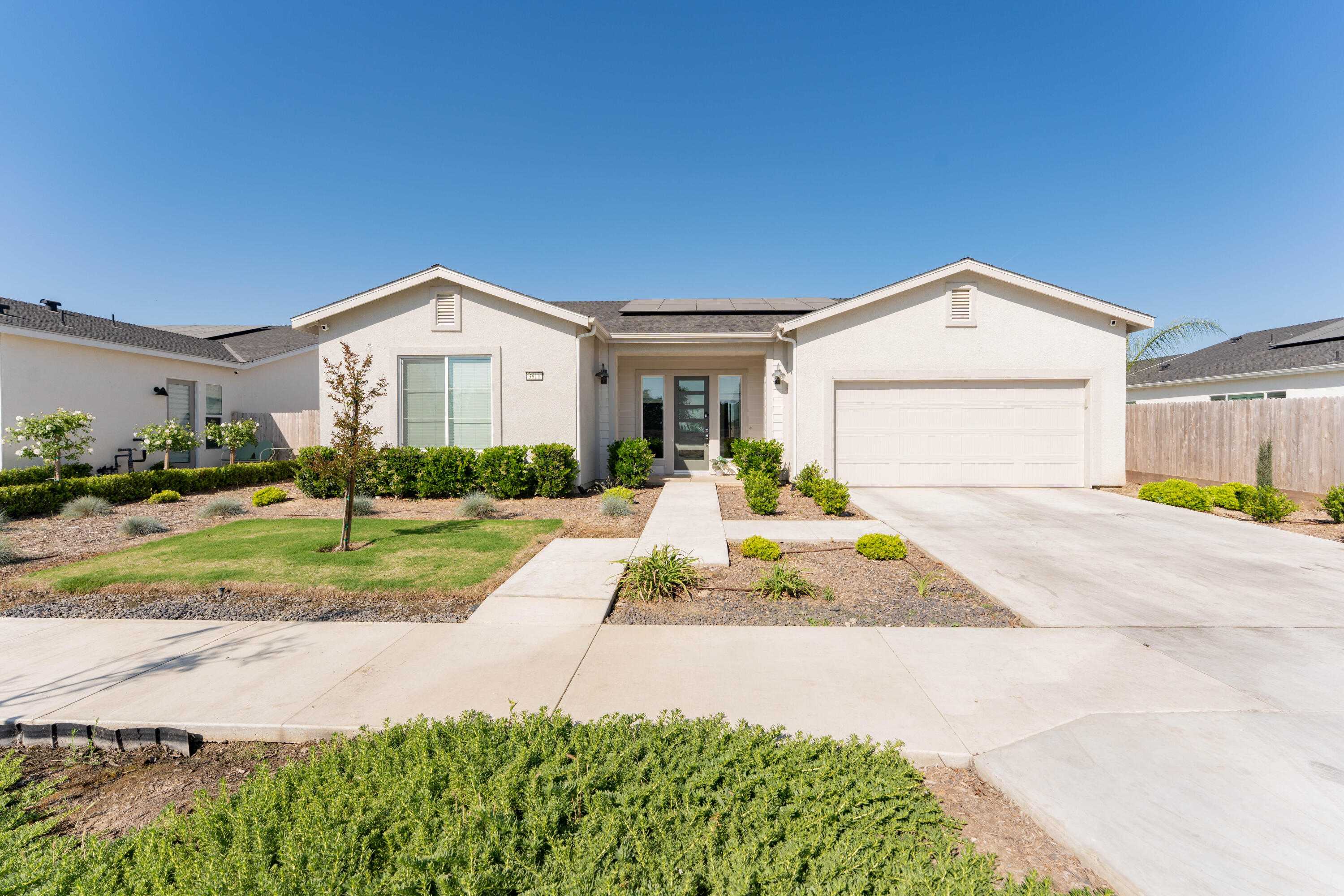 3811 North Santa Fe Street Visalia, CA 93291 - Photo 1 of 24 5 (20)