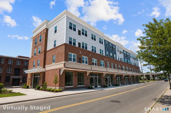 $2,395 | 113 Canal Street West, Unit 302, Shelton, CT 06484
