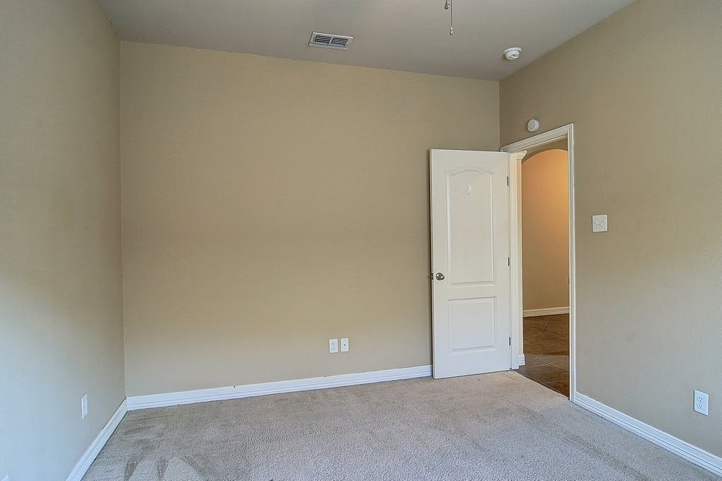 6824 Fox Tail Drive Corpus Christi, TX 78413 - Photo 22 of 40 an empty room with closet