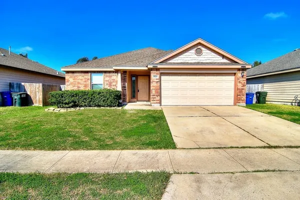 a view of house with a yard