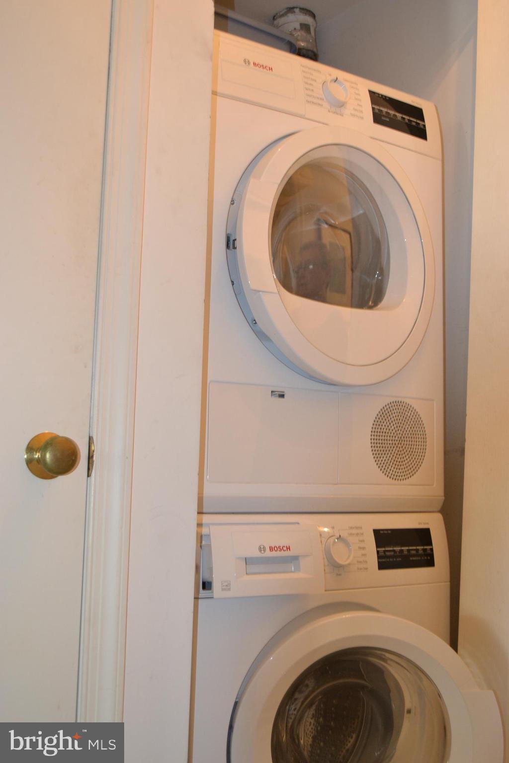 601 Pennsylvania Avenue Northwest, Unit 901 Washington, DC 20004 - Photo 9 of 22 Bosch washer/dryer unit
