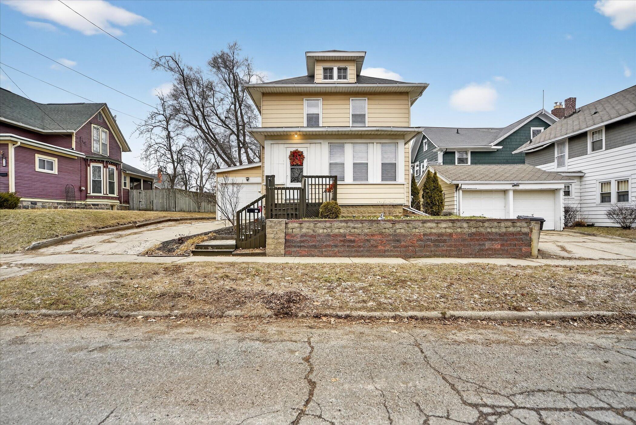 406 Garfield Street Jackson, MI 49203 - Photo 2 of 27 03-406-Garfield-St-Jackson-MI-49203-Wind