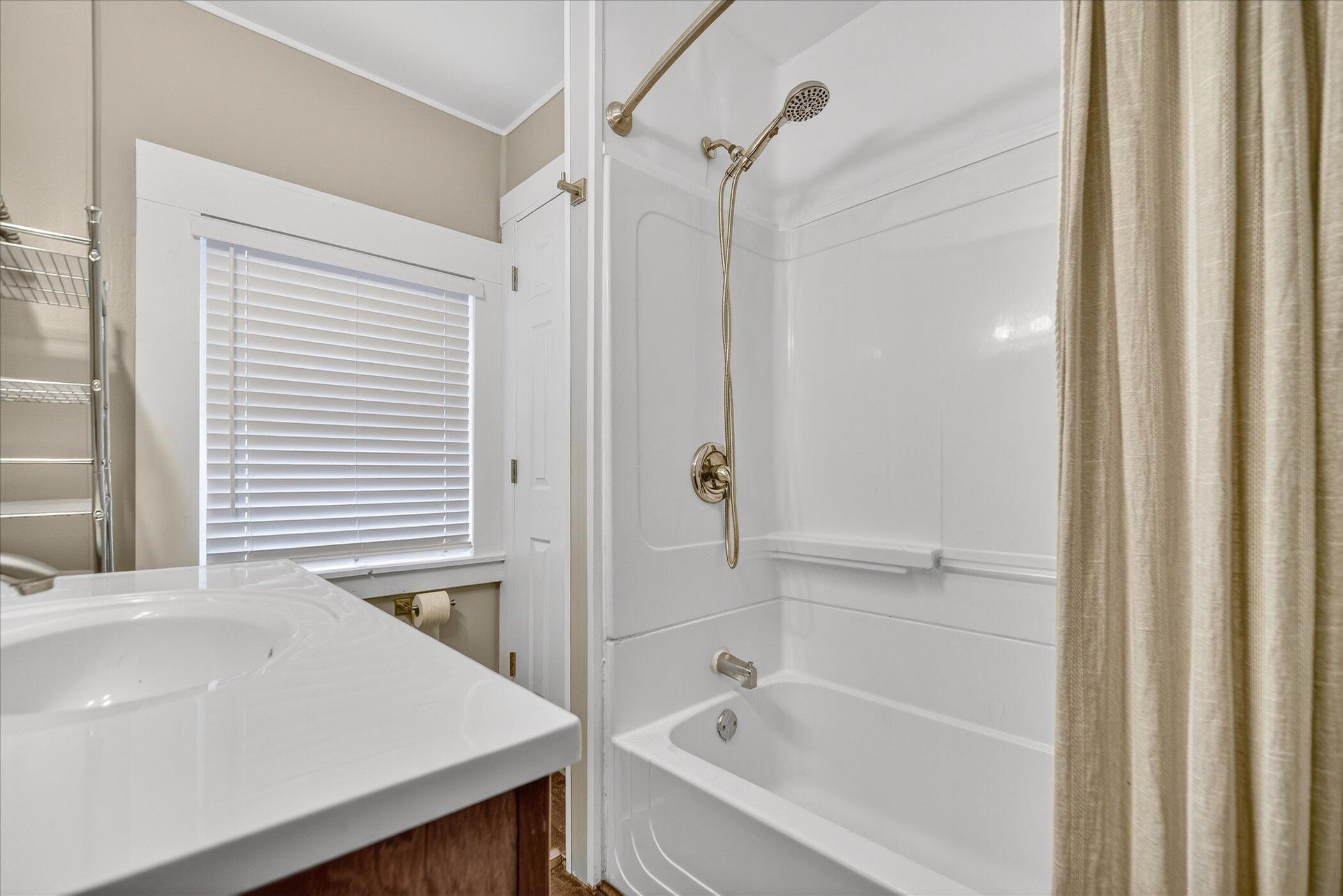 406 Garfield Street Jackson, MI 49203 - Photo 22 of 27 23-406-Garfield-St-Jackson-MI-49203-Wind