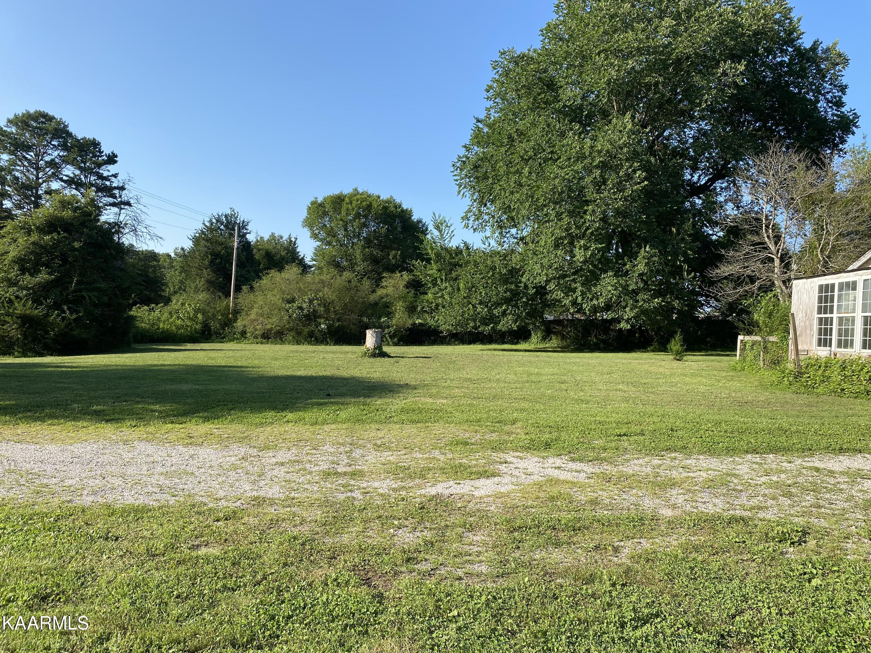 407 New Midway Road Kingston, TN 37763 - Photo 4 of 6 Front yard