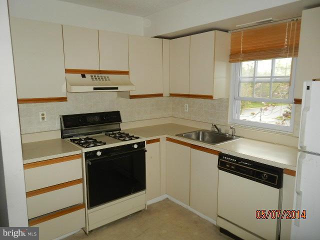 11916 Tarragon Road, Unit H Reisterstown, MD 21136 - Photo 6 of 10 Kitchen