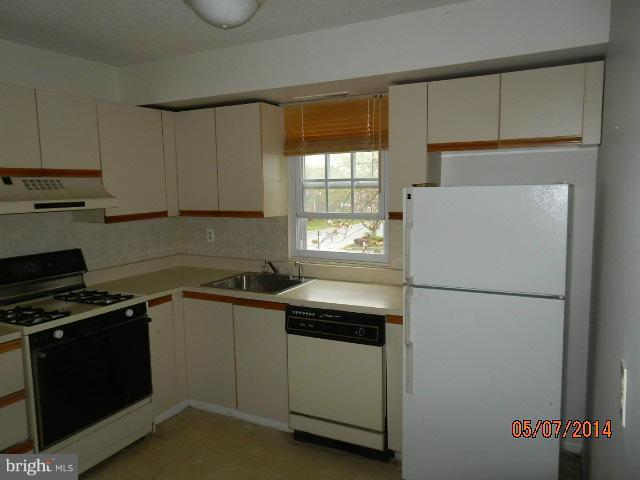11916 Tarragon Road, Unit H Reisterstown, MD 21136 - Photo 7 of 10 Kitchen