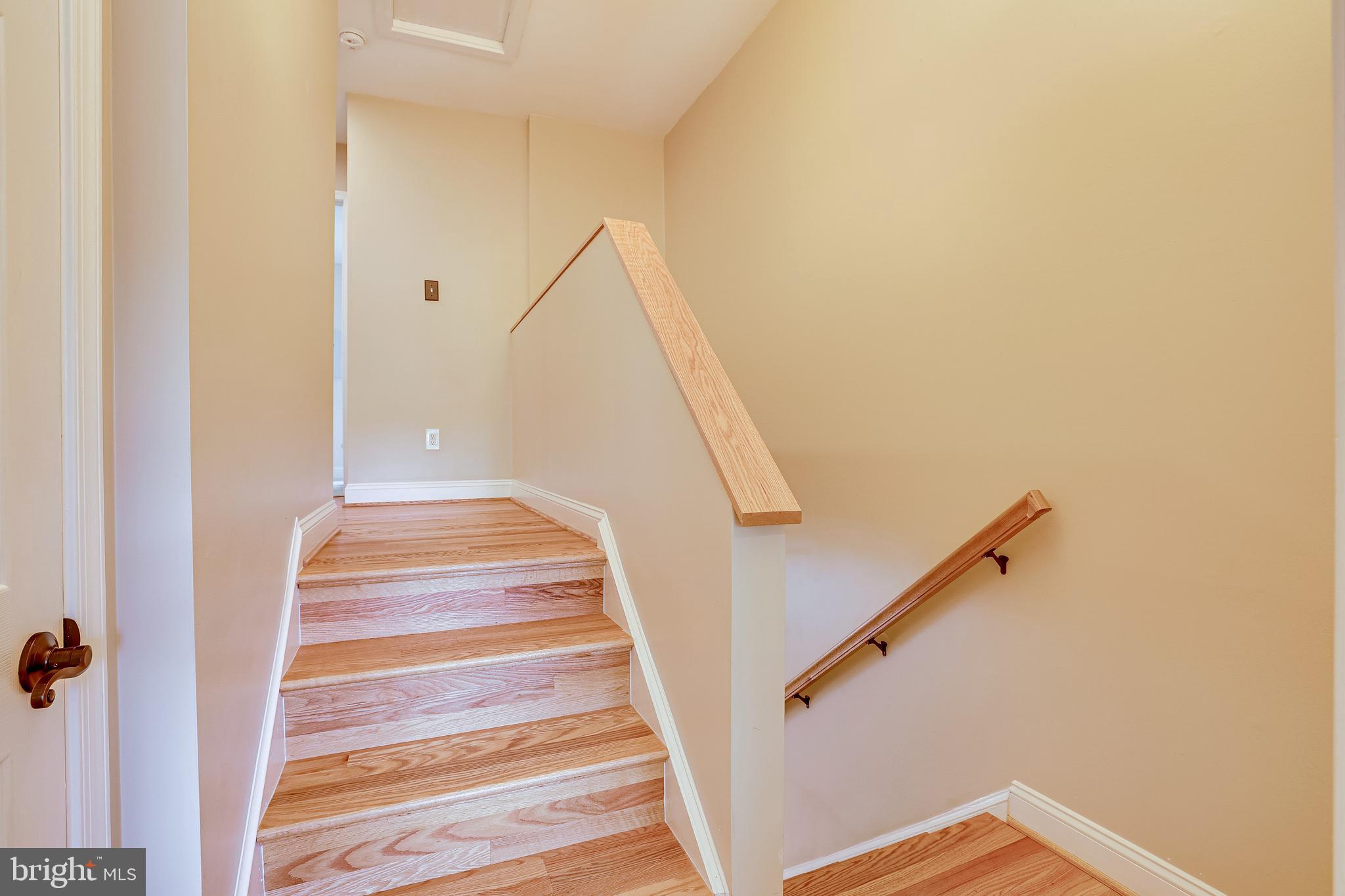 11056 Thrush Ridge Road Reston, VA 20191 - Photo 34 of 62 a view of entryway