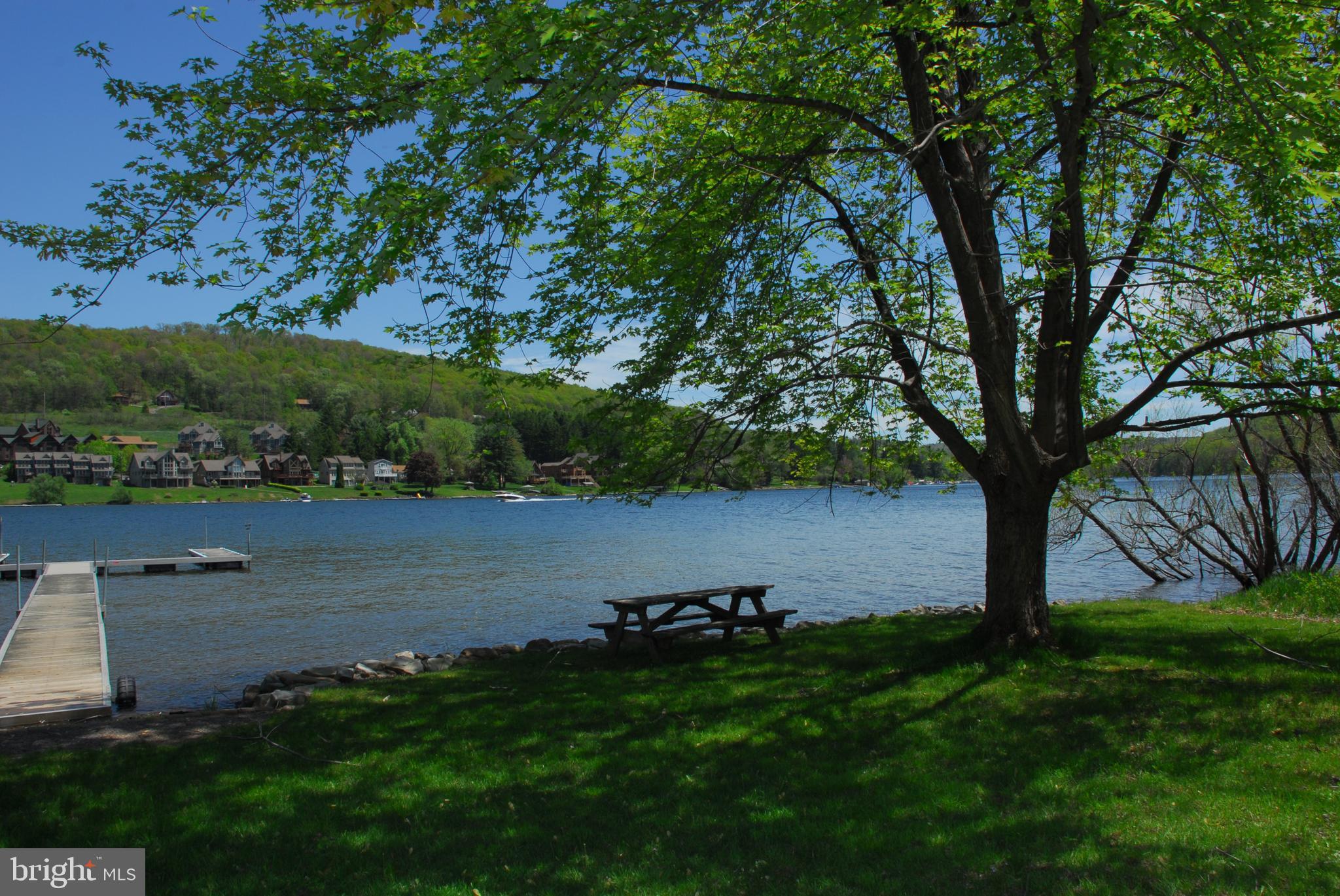 14 Winding Way, Unit 18B McHenry, MD 21541 - Photo 33 of 44 an aerial view of a house with outdoor space and river