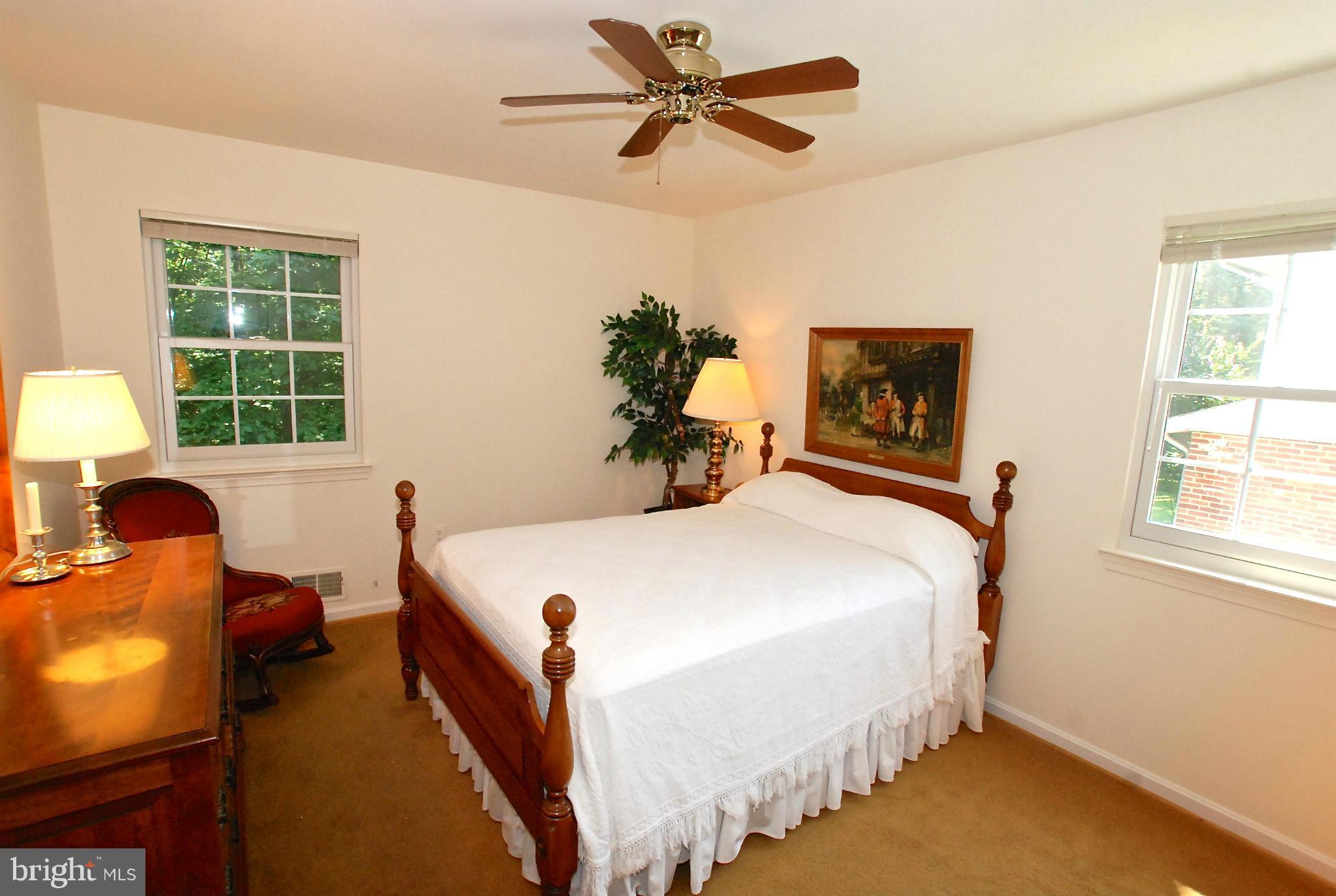 6107 Lorcom Court Springfield, VA 22152 - Photo 2 of 5 Bedroom