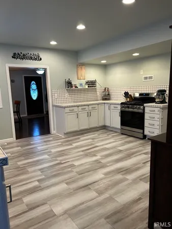 $255,700 | 104 Vandalia Street, La Paz, IN 46537