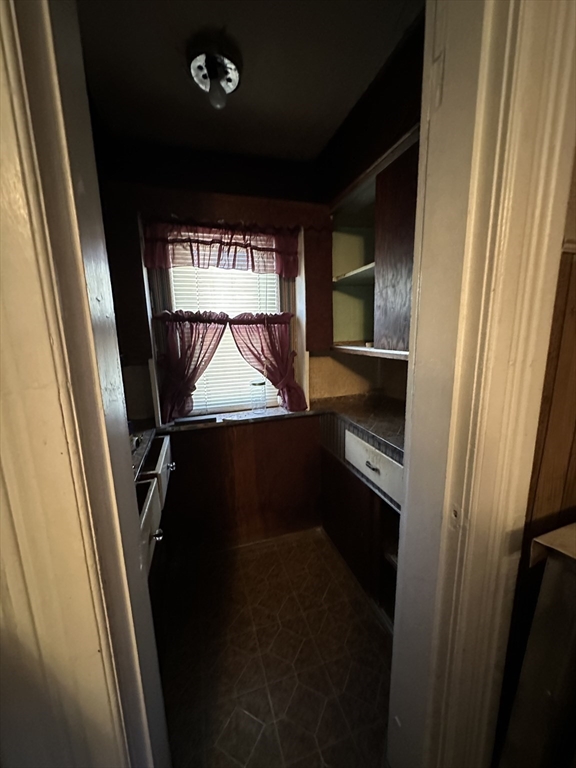 9 Prince Street Springfield, MA 01109 - Photo 11 of 18 a room with window