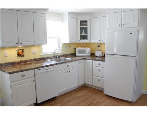 211 Main Street Cumberland, ME 04021 - Photo 4 of 10 Kitchen.