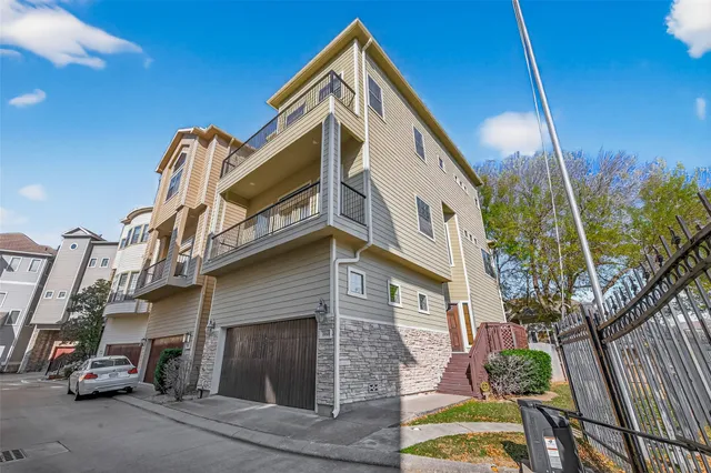 $3,500 | 2063 West 14th 1/2 Street, Houston, TX 77008