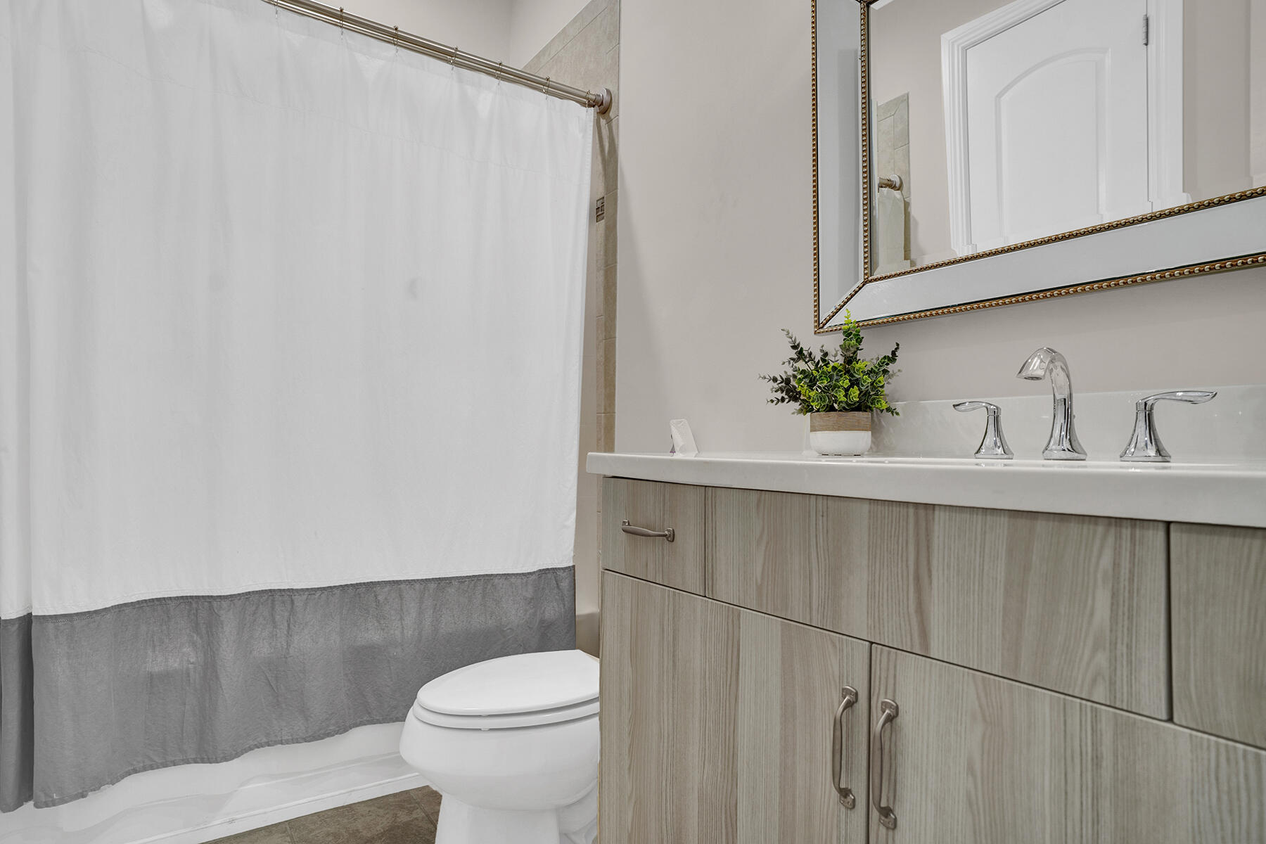 100 Northwest 69th Circle, Unit 22 Boca Raton, FL 33487 - Photo 16 of 29 Second Bathroom