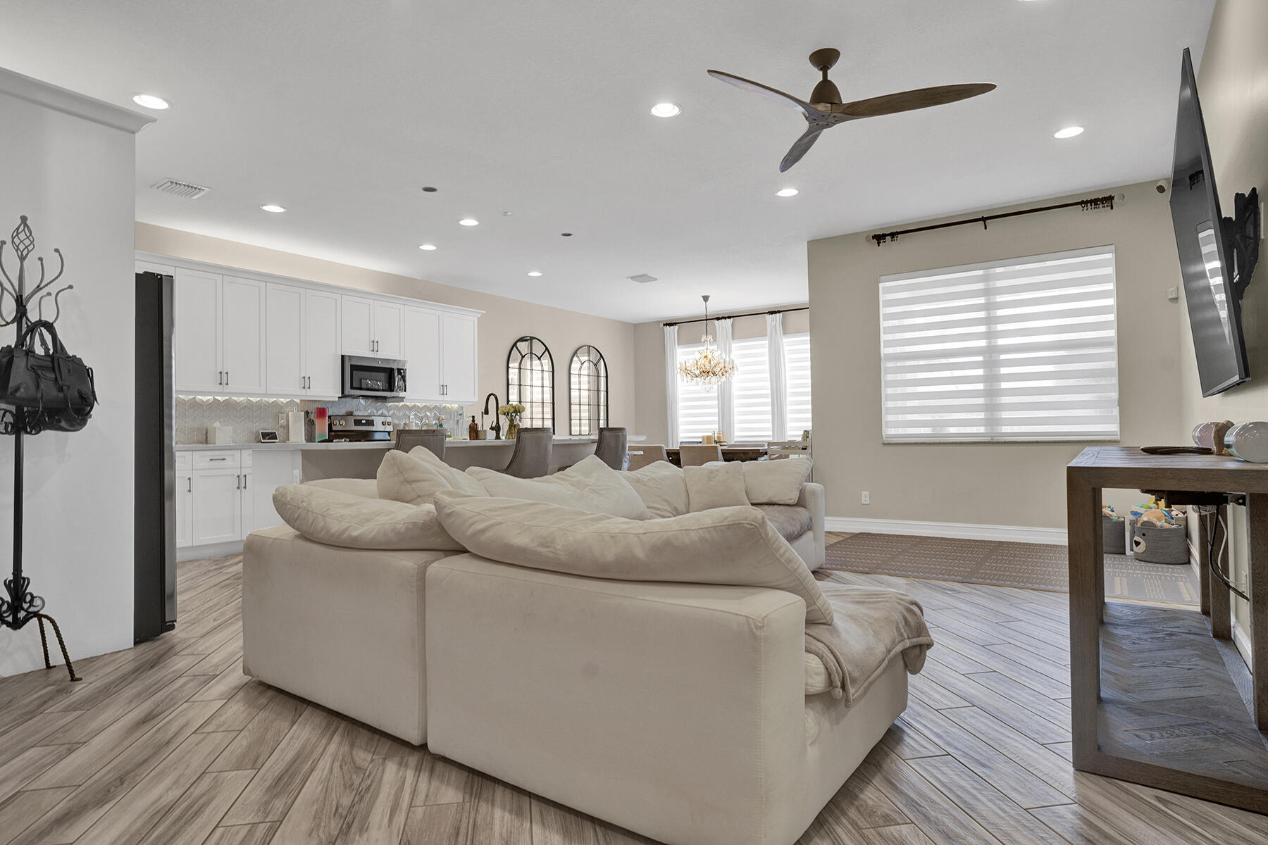 100 Northwest 69th Circle, Unit 22 Boca Raton, FL 33487 - Photo 19 of 29 Living Room