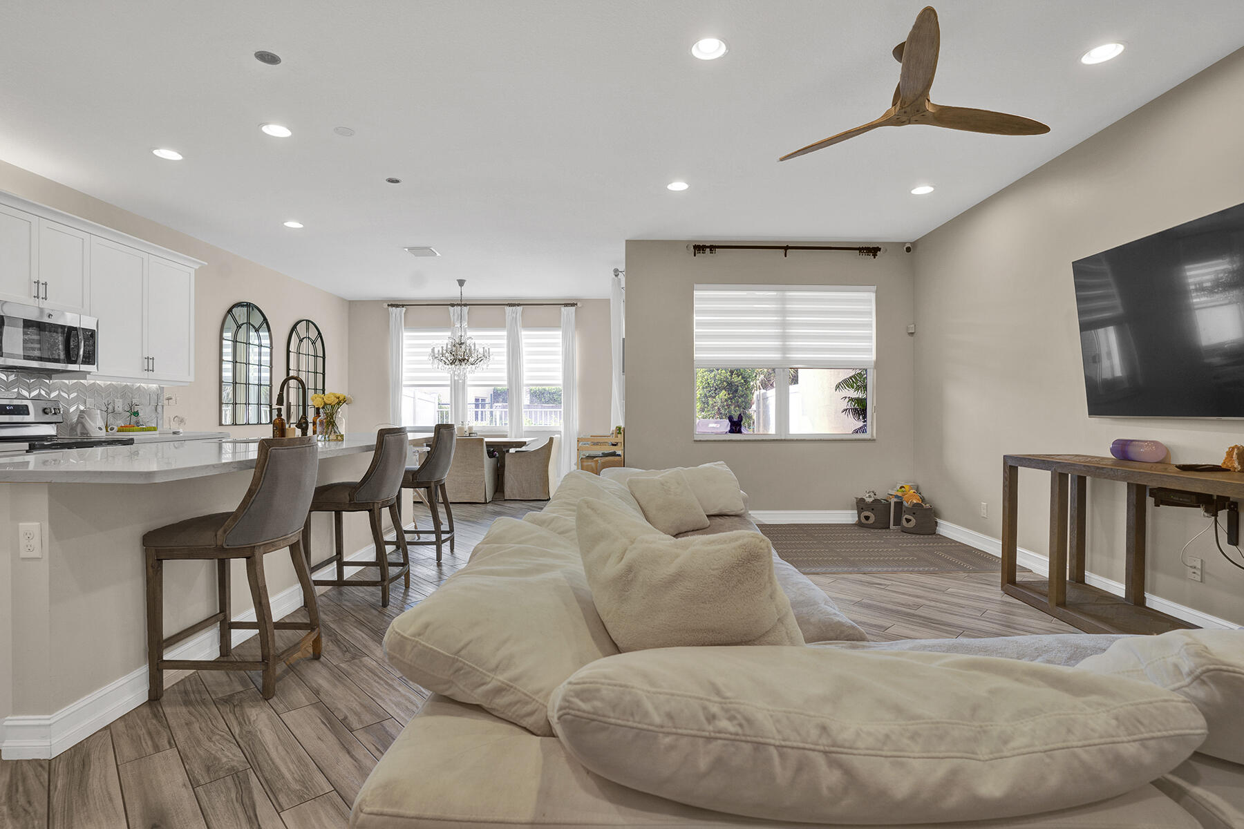 100 Northwest 69th Circle, Unit 22 Boca Raton, FL 33487 - Photo 20 of 29 Living Room